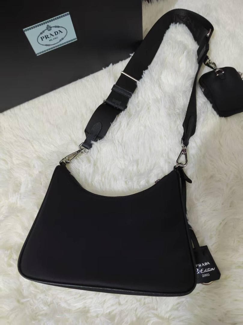 プラダ ショルダーバッグ