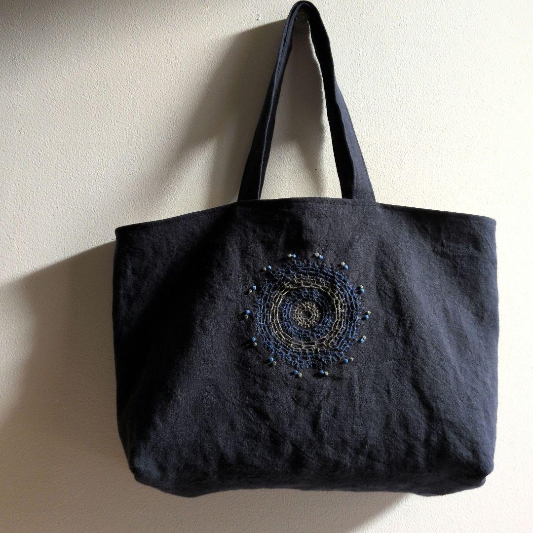 ハンドメイド　リネンバッグ　刺繍バッグ 大きめサイズ　肩かけ　ダークネイビー