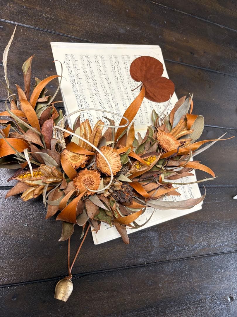 ゴールドブラウンのボーゲンリース