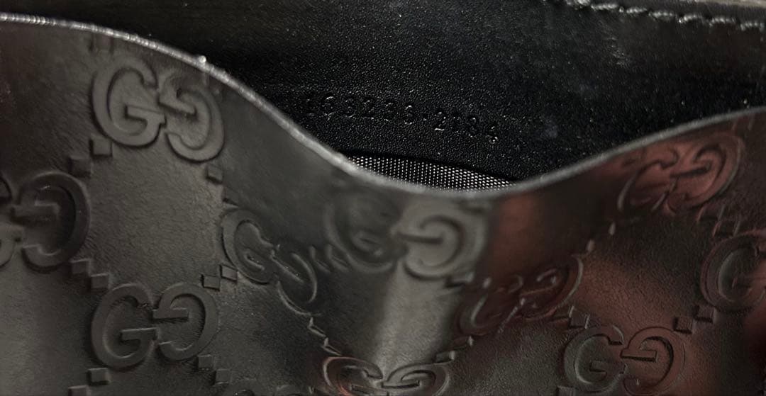 Gucci ブラックレザー ケース、カードケース Card case with Gucci logo in black leather | GUCCI® US