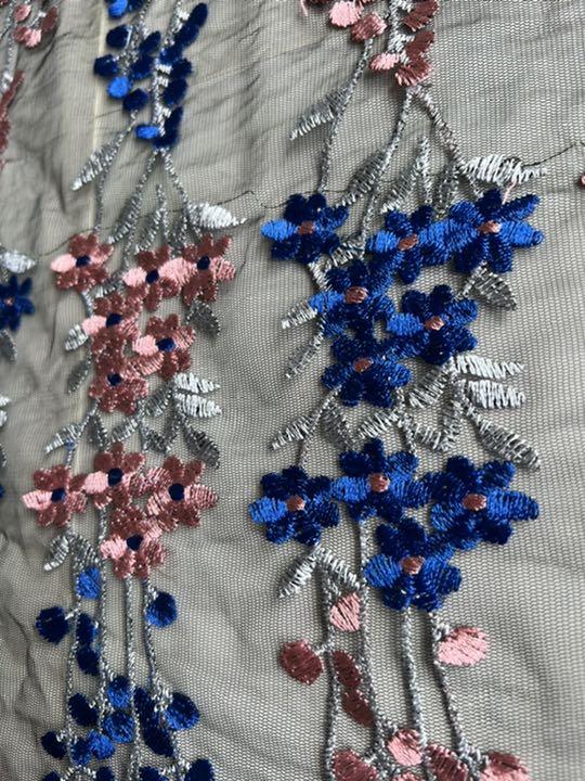 ステキ刺繍のチュール生地　280cm