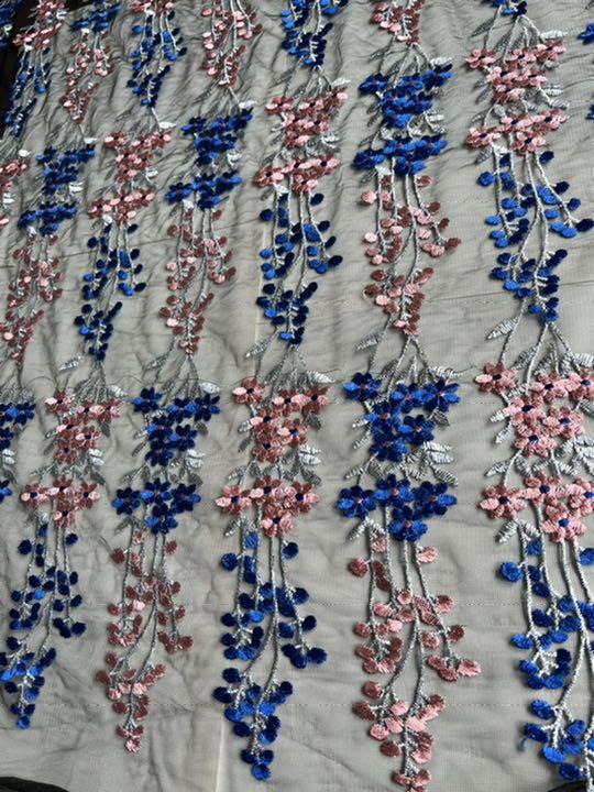 ステキ刺繍のチュール生地　280cm