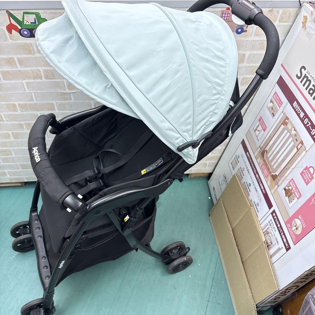 アップリカ　軽量ベビーカー　マジカルエアー　コンパクト