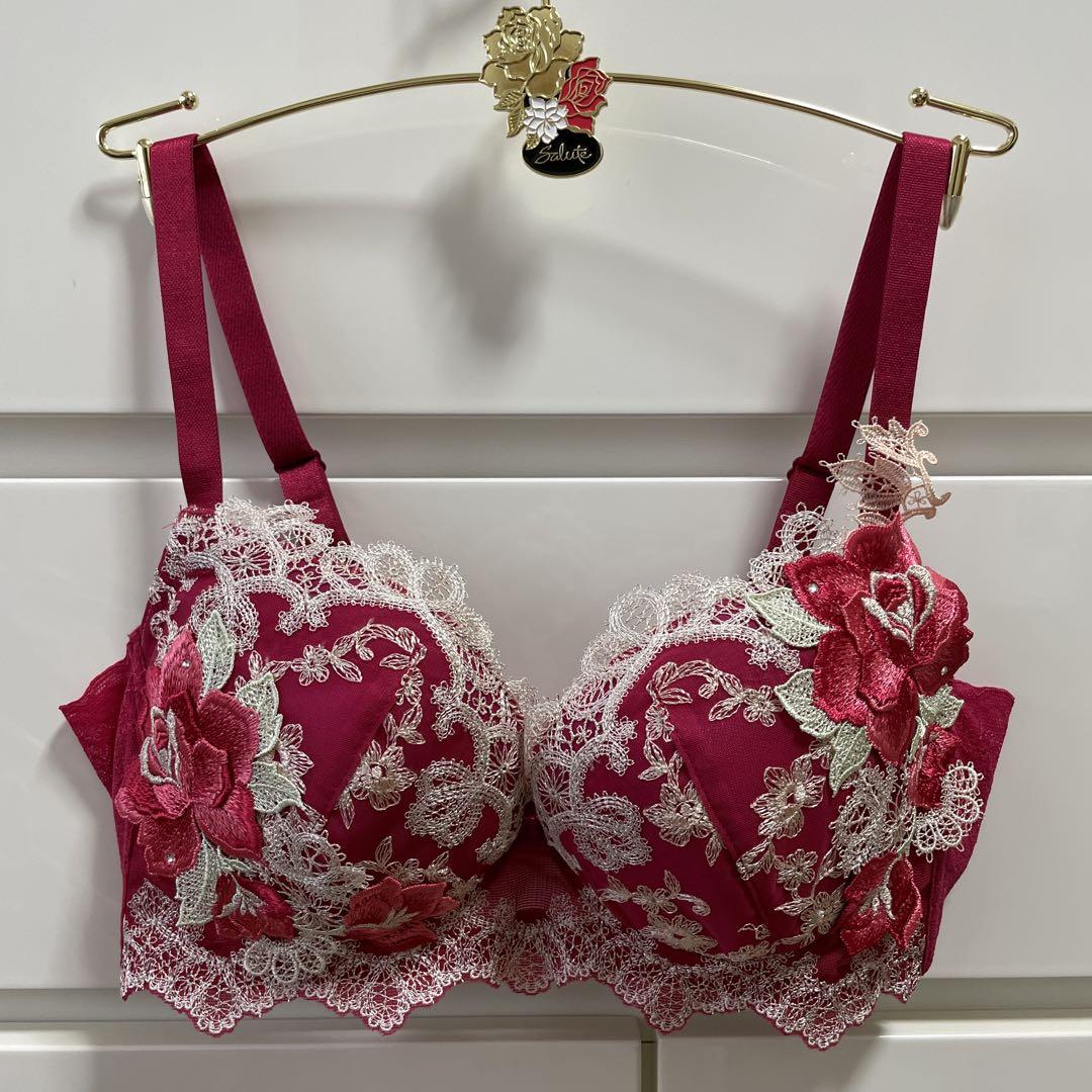 ワコールサルート84グループ☆Rich Veil Bra☆D70/M 赤 限定品 ワコールサルート84グループ☆Rich Veil Bra☆D70/M 赤 限定品