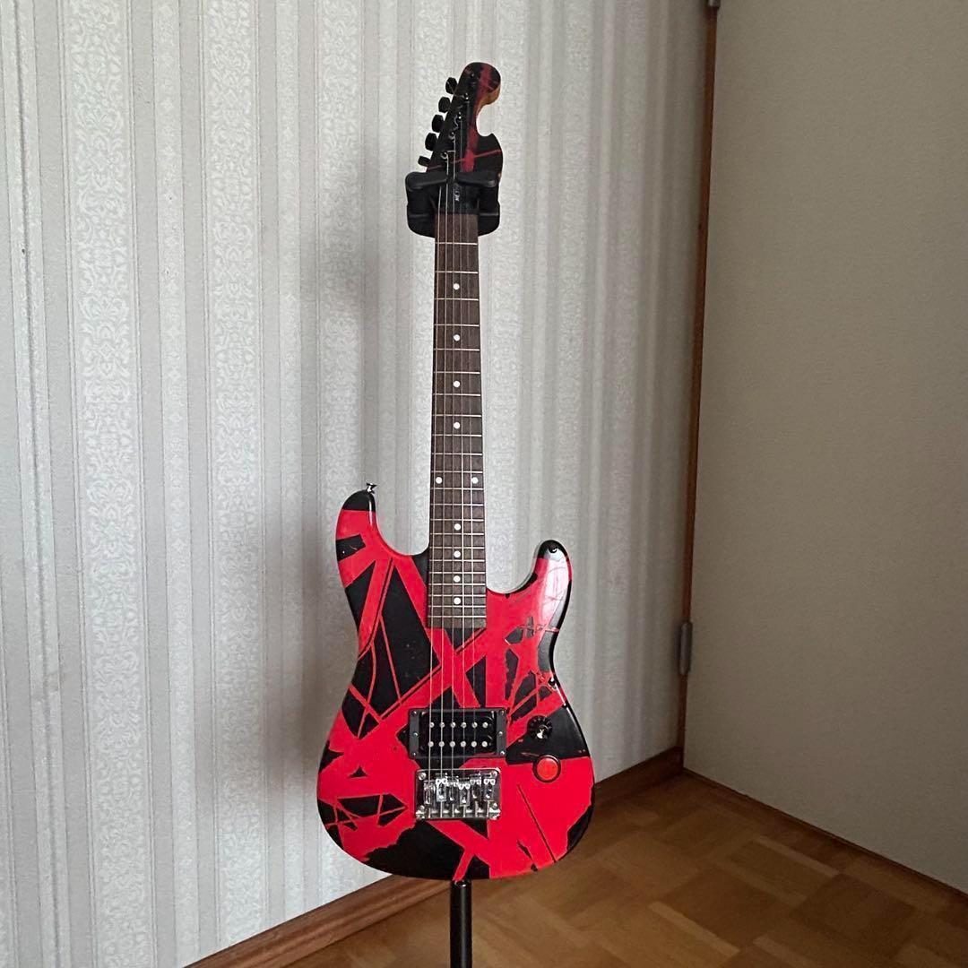 エディ！　VHⅡ　Black ＆Red 風のミニ・ギター。