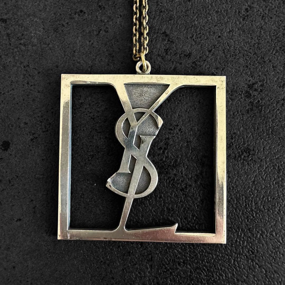 logo metal