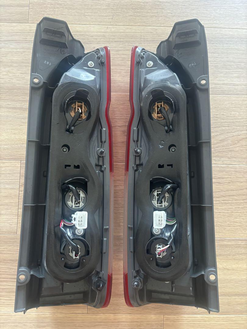 ハイエース　純正テールランプ　7型　美品　新車から1ヶ月外しています。