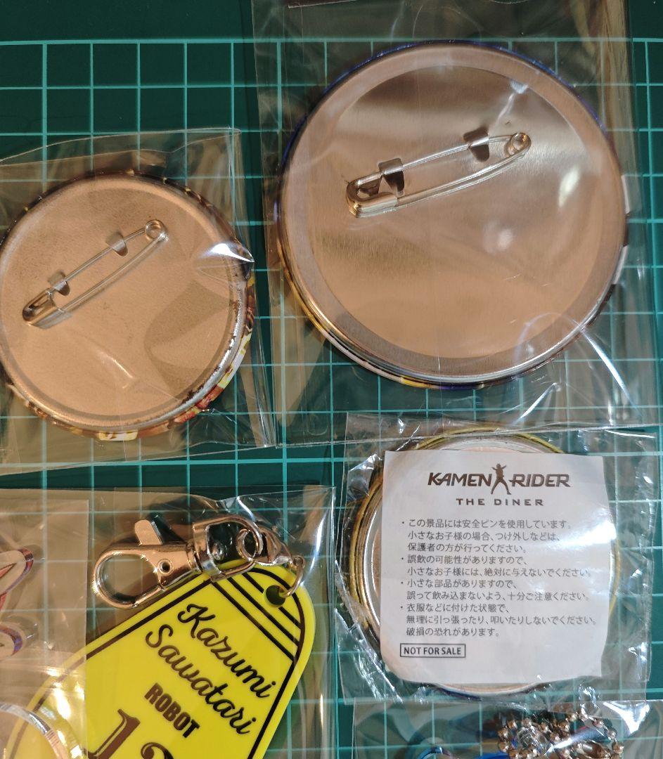 仮面ライダービルド 仮面ライダーくローズ 缶バッジ カード キーホルダー セット 仮面ライダービルド 仮面ライダーくローズ 缶バッジ カード