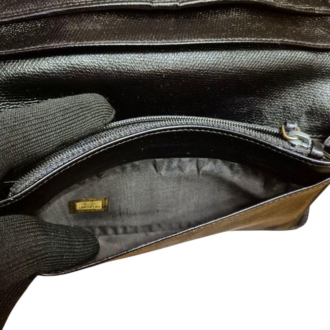 CHANEL　シャネル　ココボタン　ココマーク　二つ折り財布