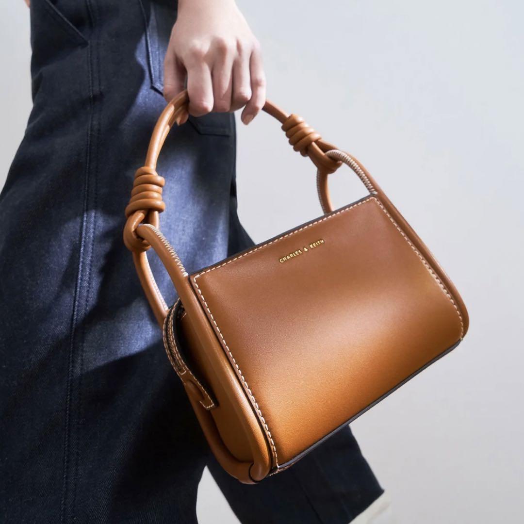 CHARLES & KEITH】完売品ノッティドハンドル ボクシーバッグ