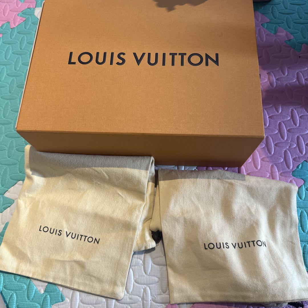 LOUIS VUITTON ブラックパンプス