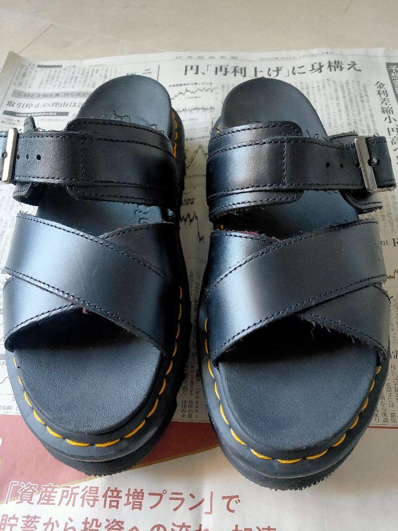 ドクターマーチン (Dr. Martens) 黒色メンズサンダル