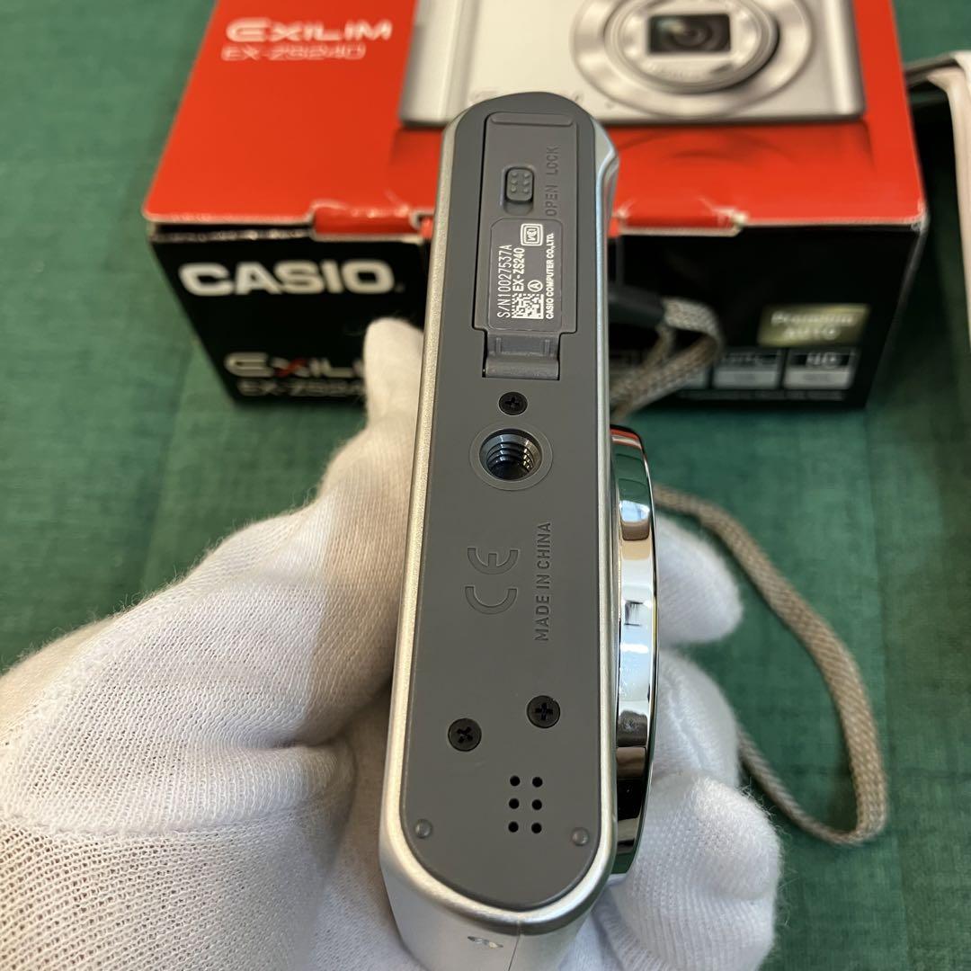 裕*様 CASIO EXILM EX-ZS240 デジタルカメラ　カシオ