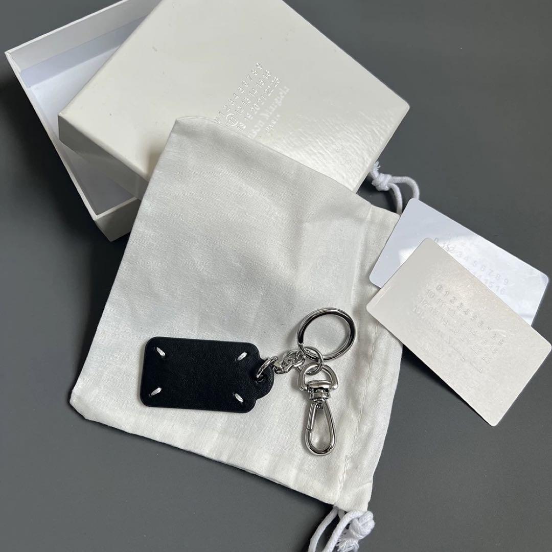 【人気】Maison Margiela キーホルダー ステッチ キーホルダー メゾンマルジェラ】4ステッチ キーリング – GQ SHOP