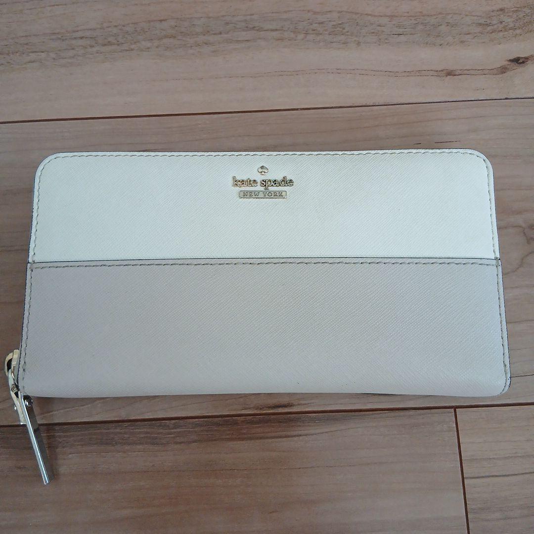 ケイトスペード　長財布　ホワイト✖️ベージュ kate spade 長財布 ホワイト/ベージュ - メルカリ