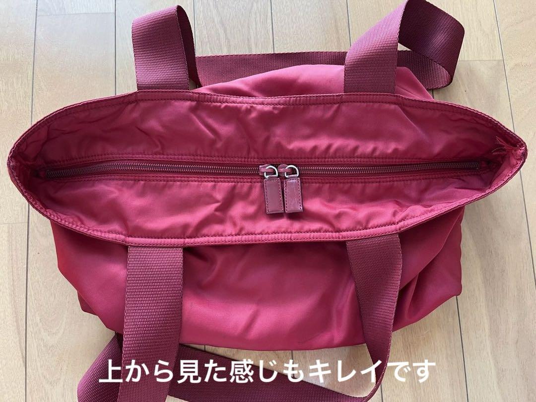 プラダ　ナイロンバッグ　レッド