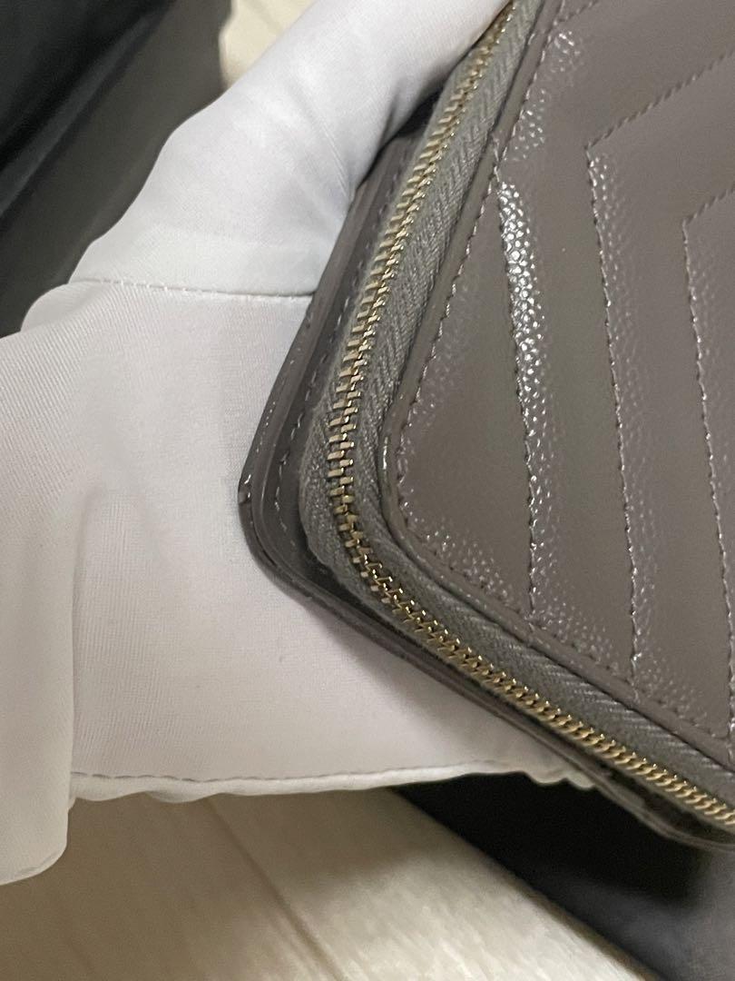 YSL イヴ・サンローラン　Saint Laurent 二つ折り財布