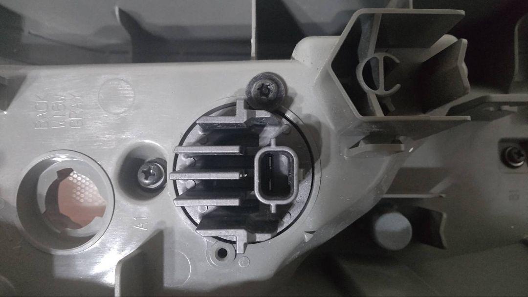 ホンダN-BOX 純正右テールランプ