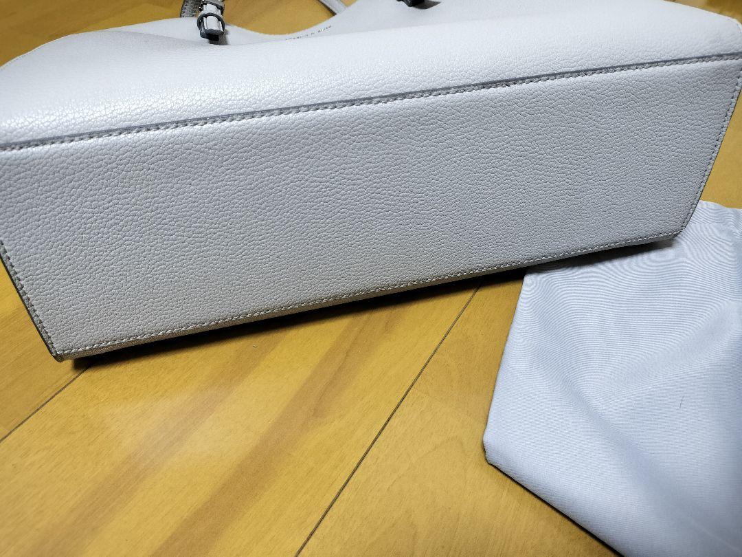 【中古品】完売品CHARLES&KEITH
クラシックダブルハンドルトートバッグ