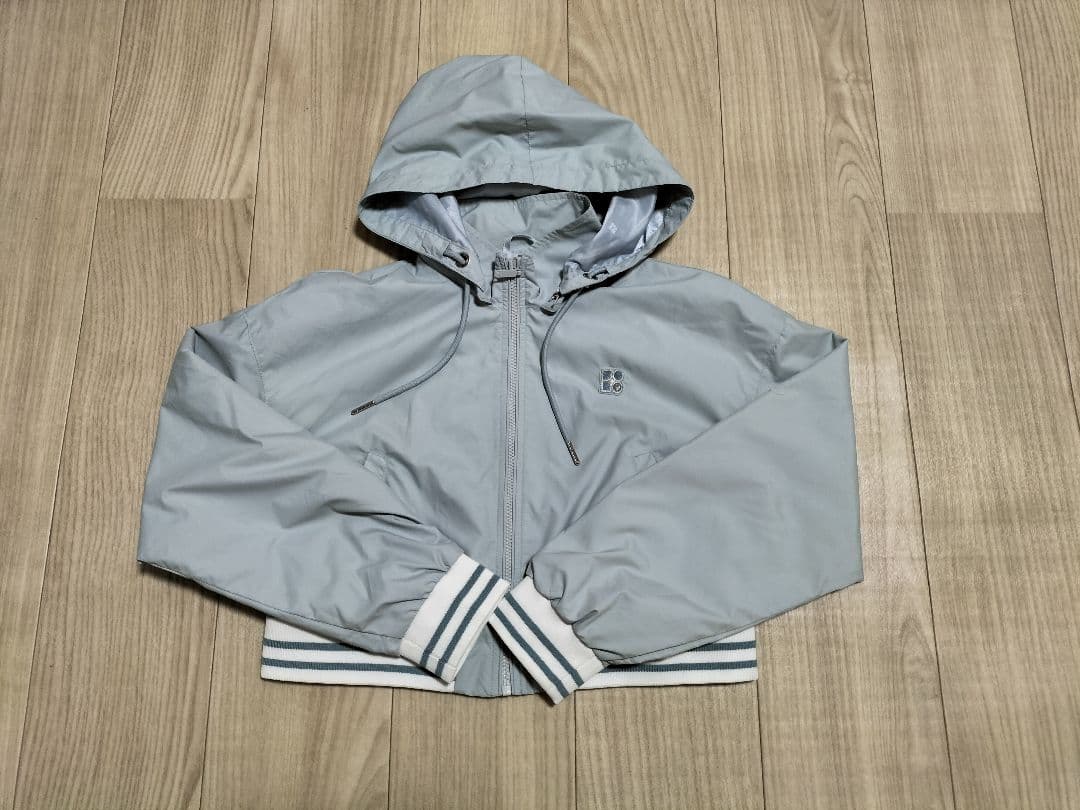 水色ジャケットウインドブレーカー