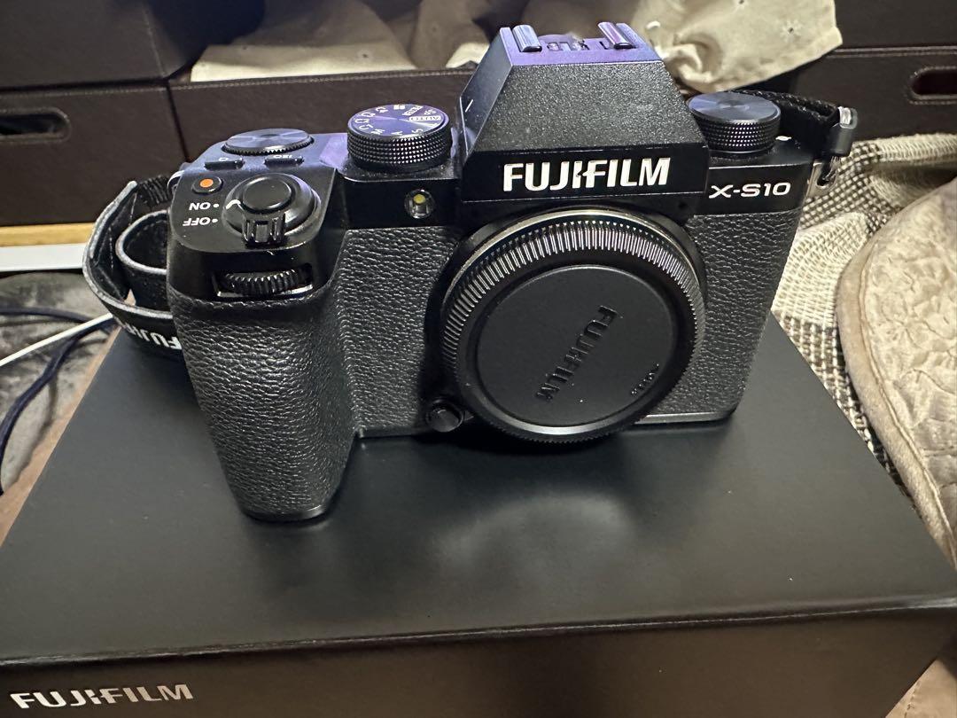 【ほぼ新品】FUJIFILM X-S10 ミラーレス一眼カメラ 本体 Amazon | 富士フイルム(FUJIFILM) ミラーレスデジタルカメラ X