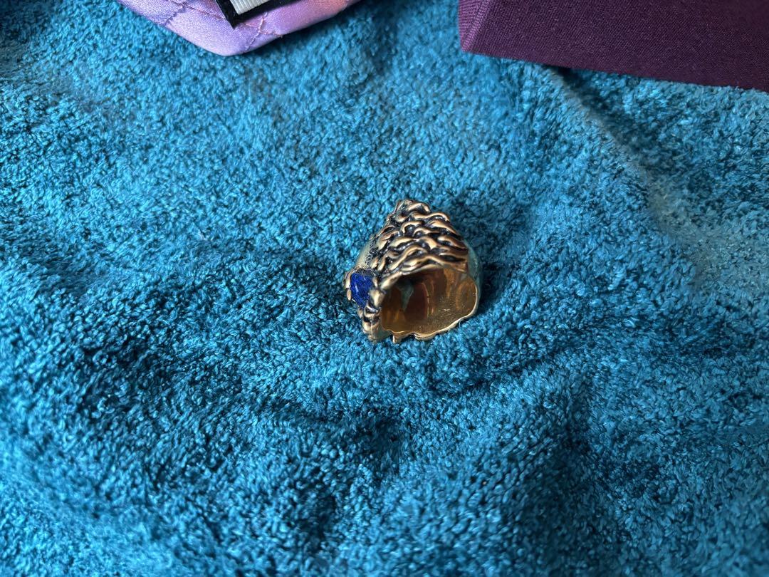 GUCCI ライオンヘッドリング　クリスタル　ブルー