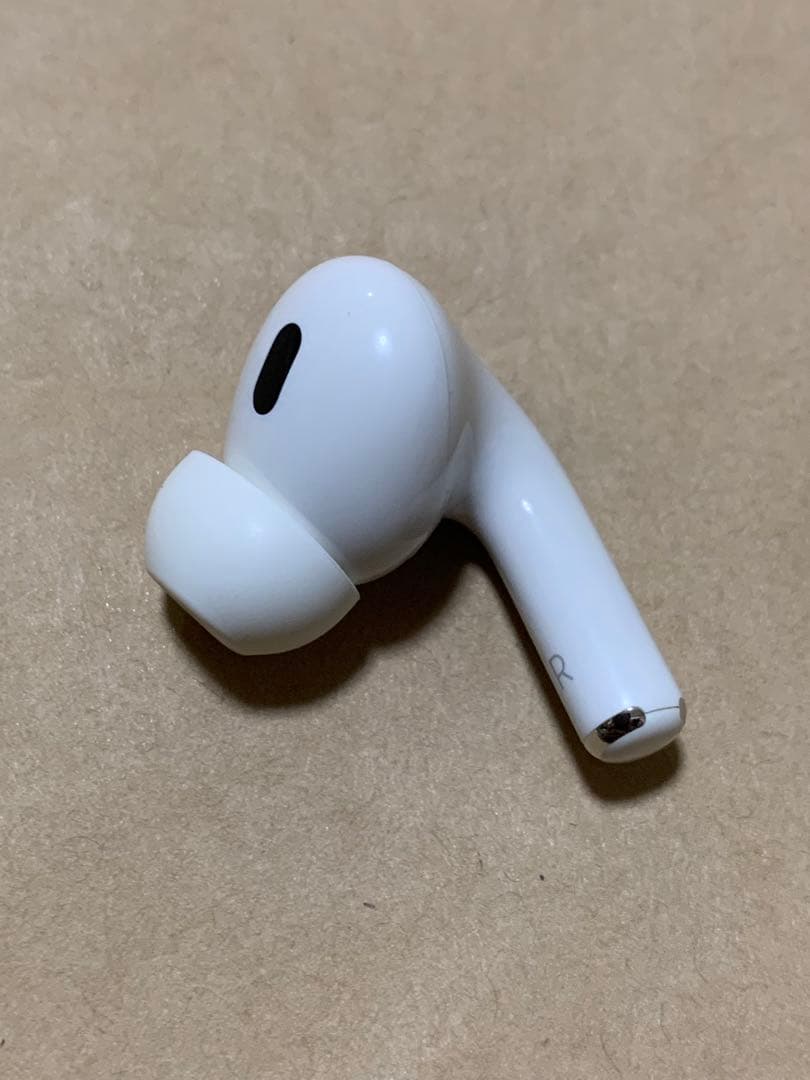 AirPods Pro 第2世代 MQD83J/A A2698(R)右耳＿Y2 AirPods Pro（第2世代） MQD83J⁄A ［2022年9月発売モデル ⁄リモコン