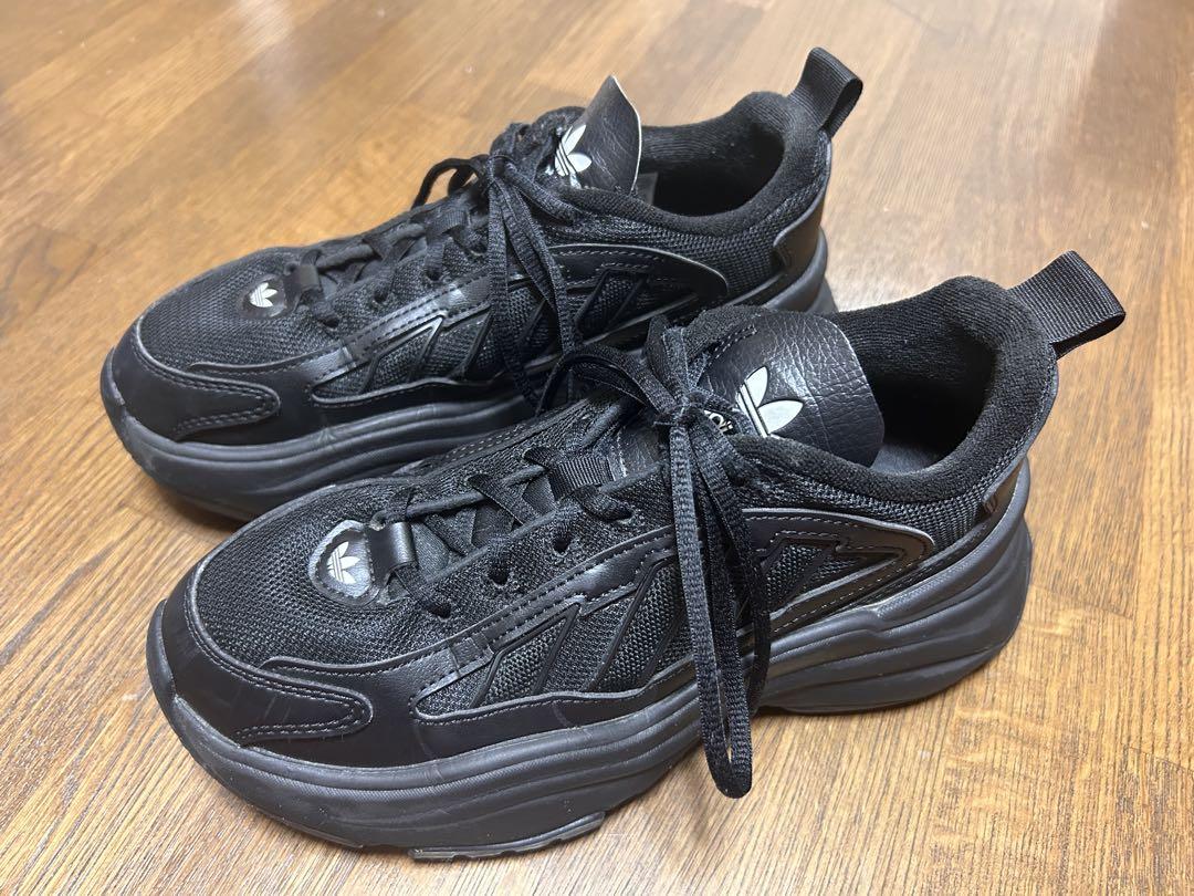 adidas スニーカー　オズガイア 【黒／24cm】