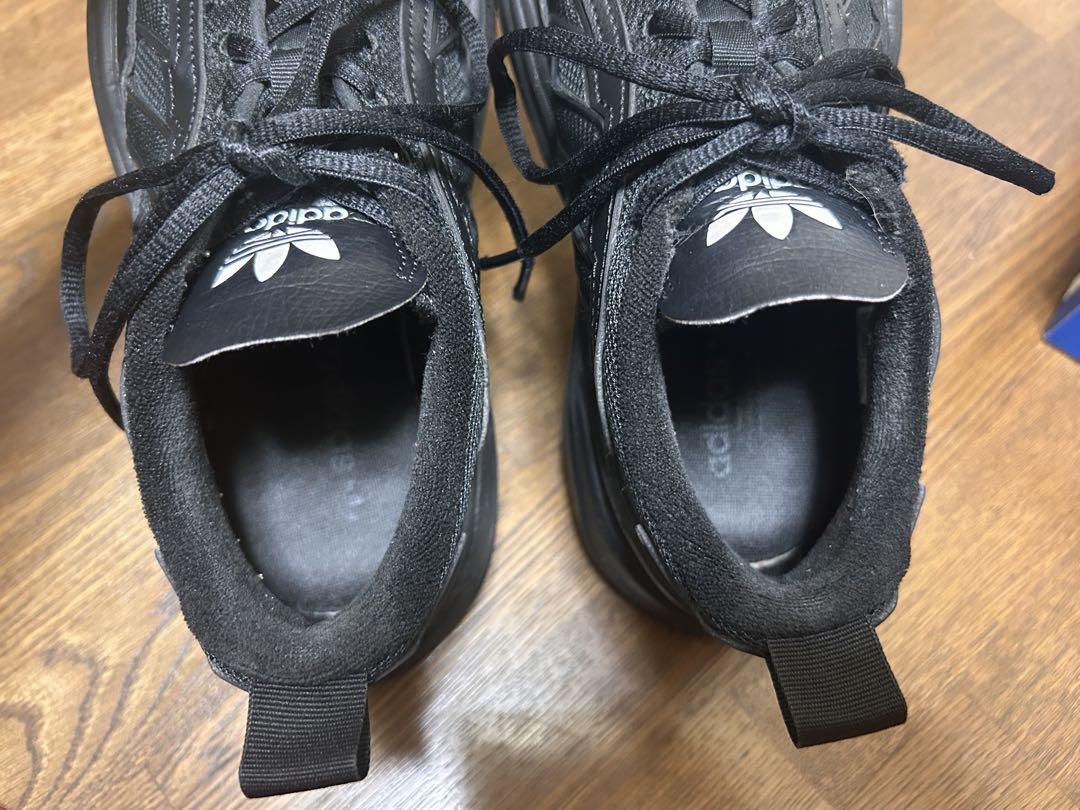 adidas スニーカー　オズガイア 【黒／24cm】