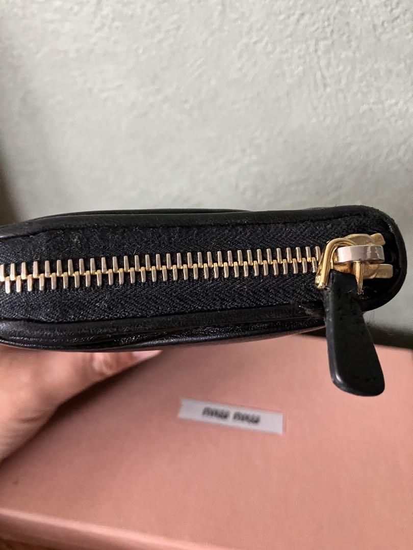 100％本物 美品 ゴールドロゴ ラウンドジップ マテラッセ 長財布 MIUMIU 小物