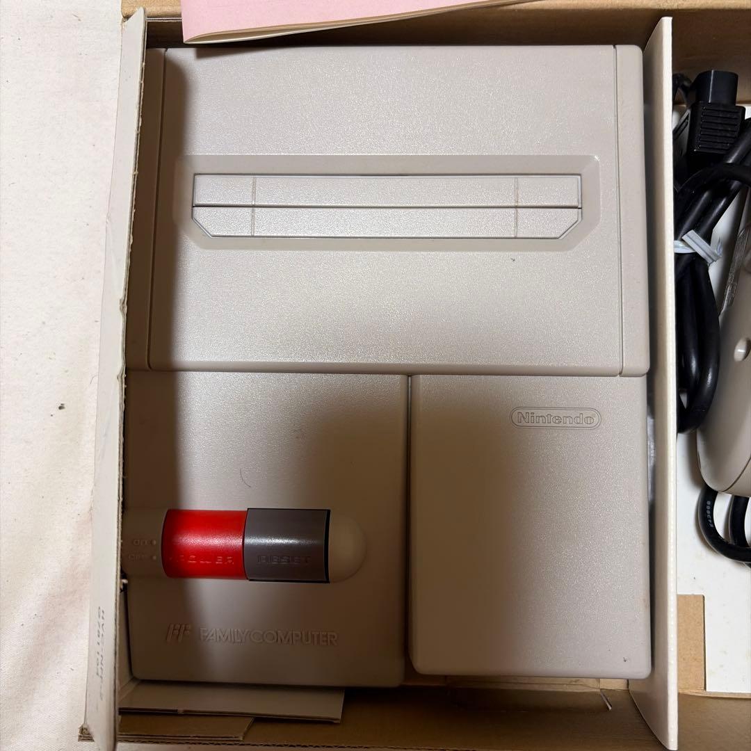 ニューファミコン本体Famicom