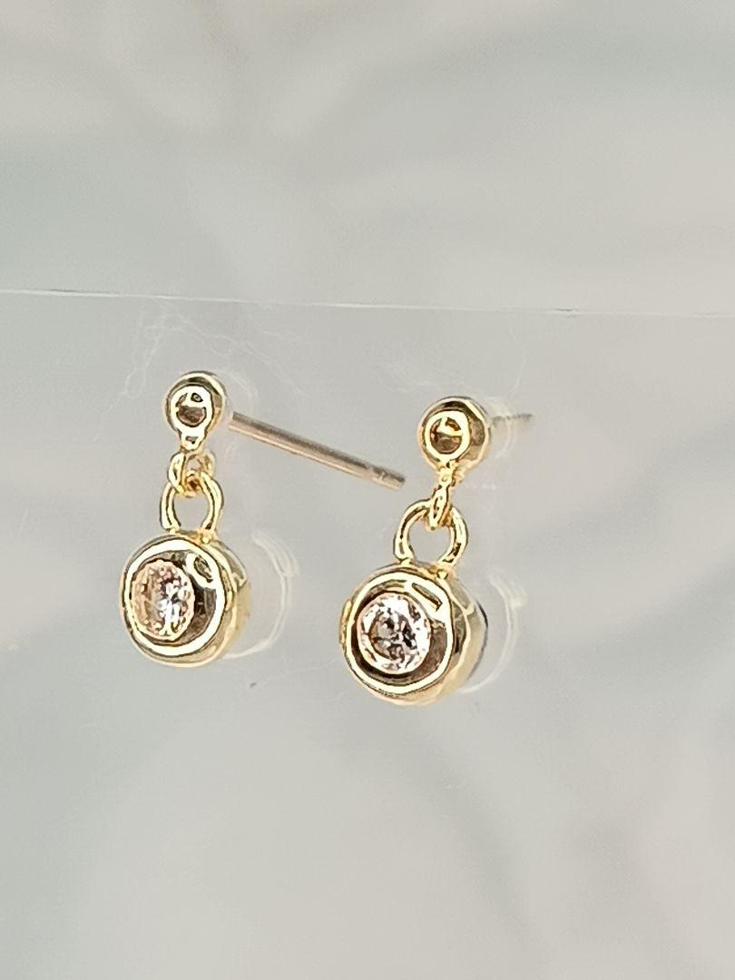 k18yg★天然ダイヤ0.14ct☆ピアス☆32