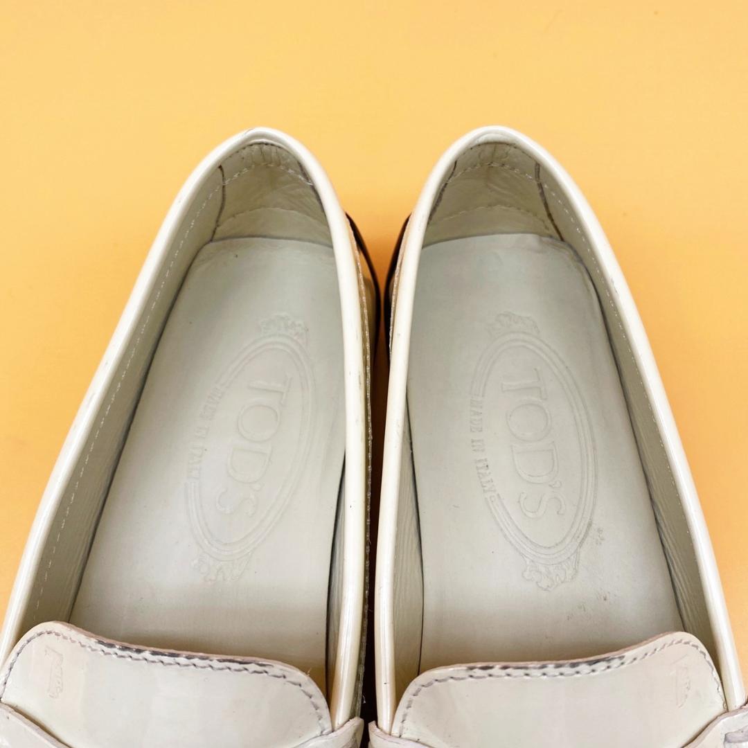 全国無料低価 TOD'S エナメル 薄めのクリーム系 レディース cTKPF-m11760237805 トッズ ゴンミーニ 35.5 格安正規品