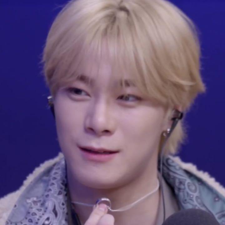 ASTRO ムンビン アロハリング