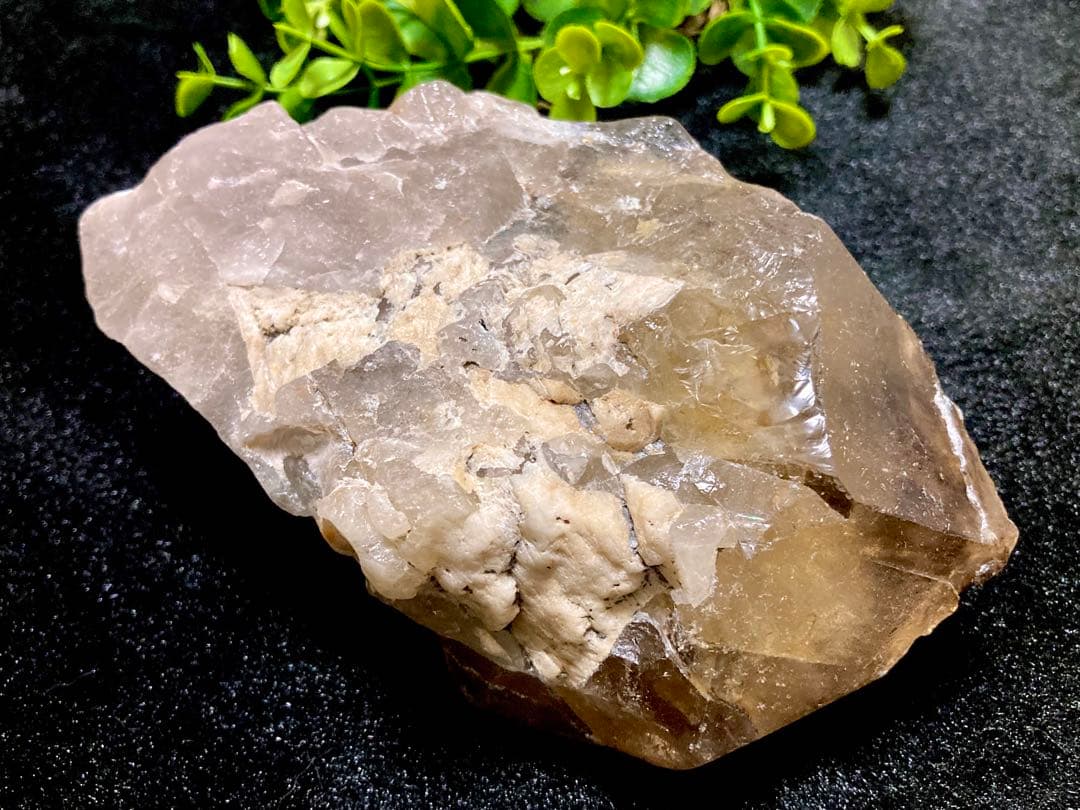 最高品質　タンザニアが生んだスーパークリスタル　虹のモンドクオーツエレスチャル