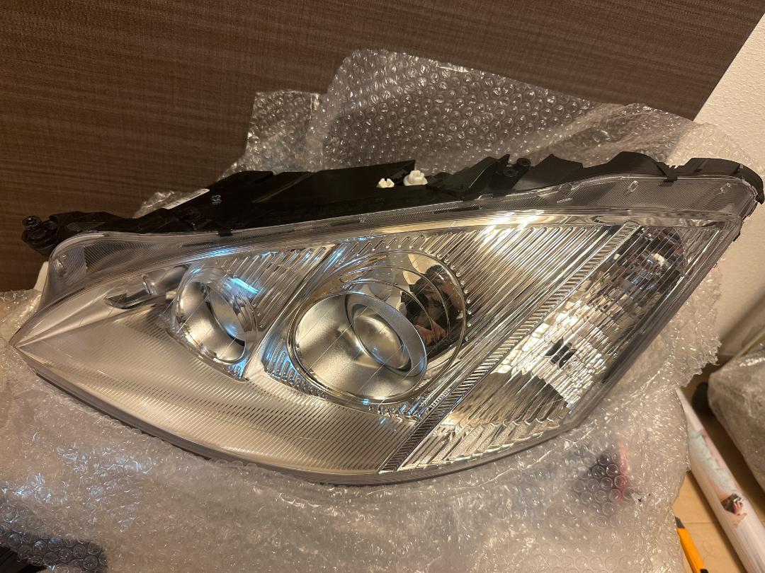 メルセデスベンツ　Sクラス　W221　ヘッドライト