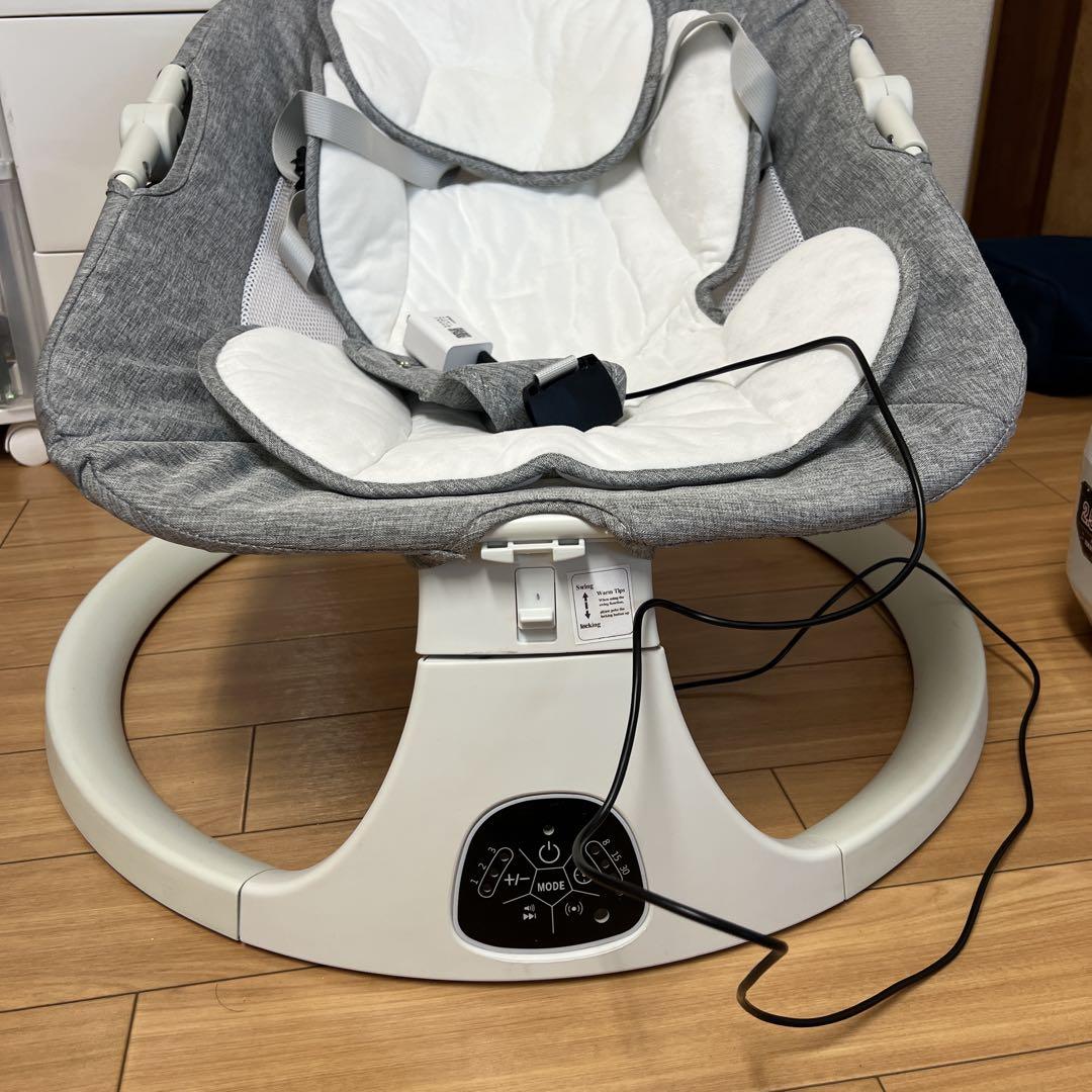 揺れ機能付きグレーのバウンサー