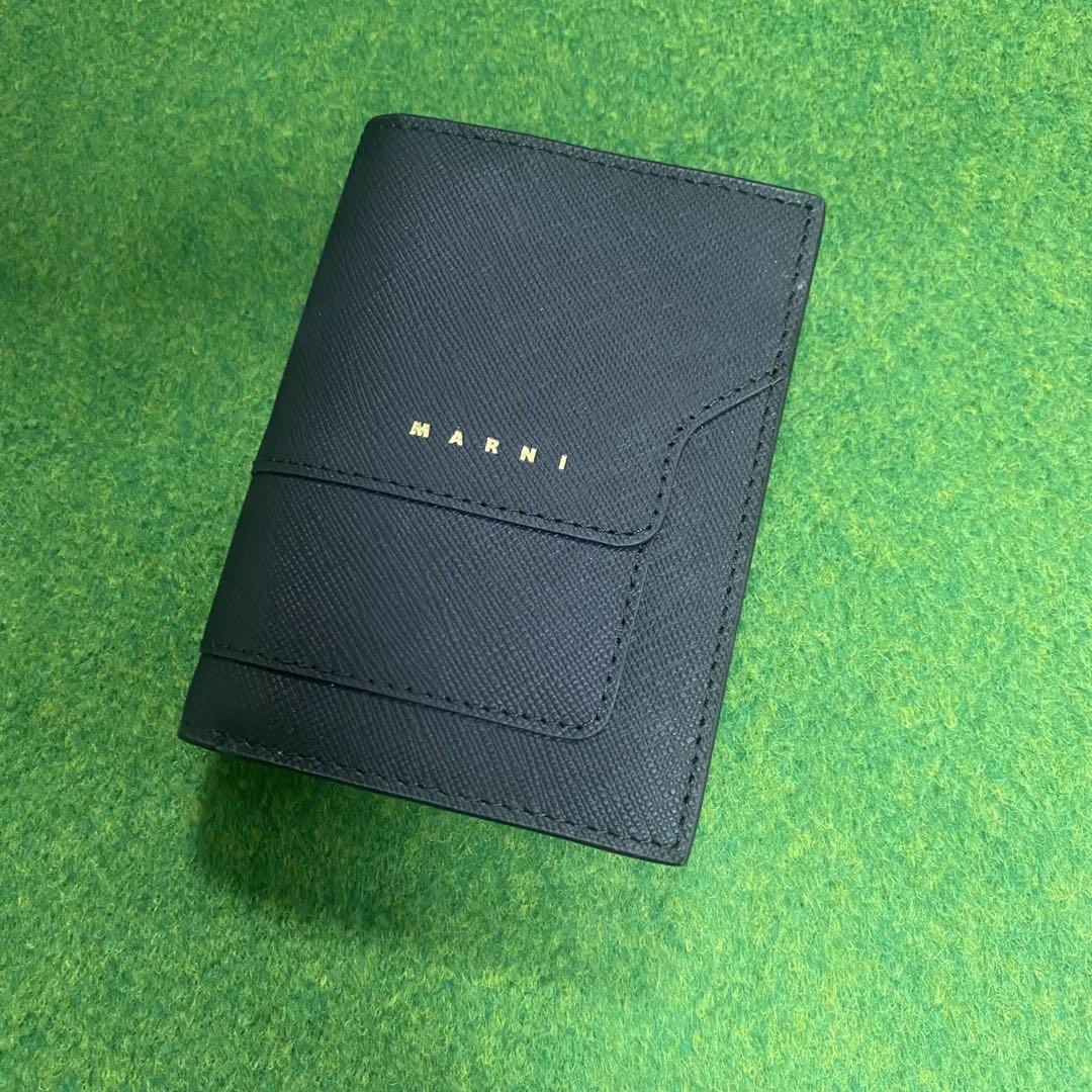 新品未使用　MARNI 黒 二つ折りウォレット　財布　スムース 新品未使用 MARNI 黒 二つ折りウォレット 財布 スムース - メルカリ
