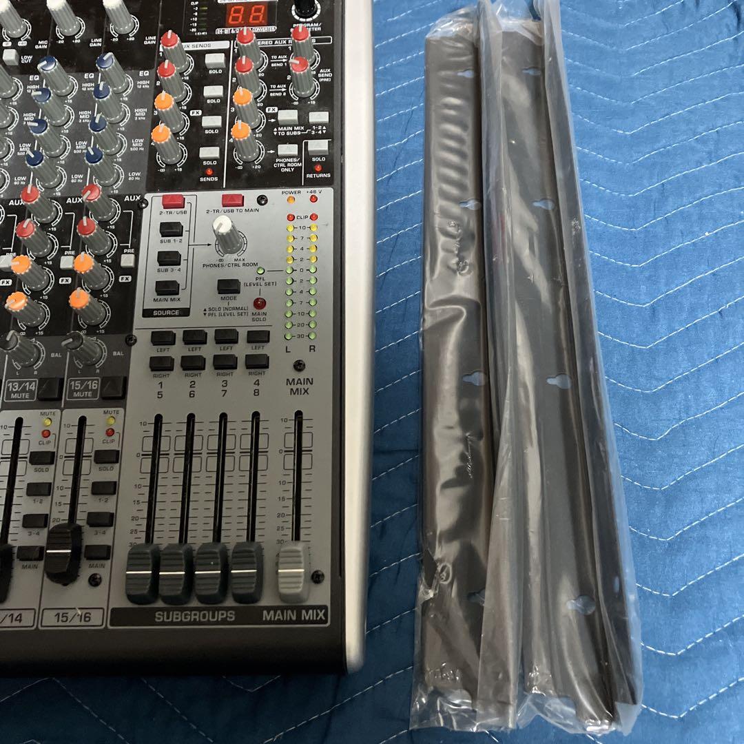 ベリンガー　XENYX X2442USB ミキサー