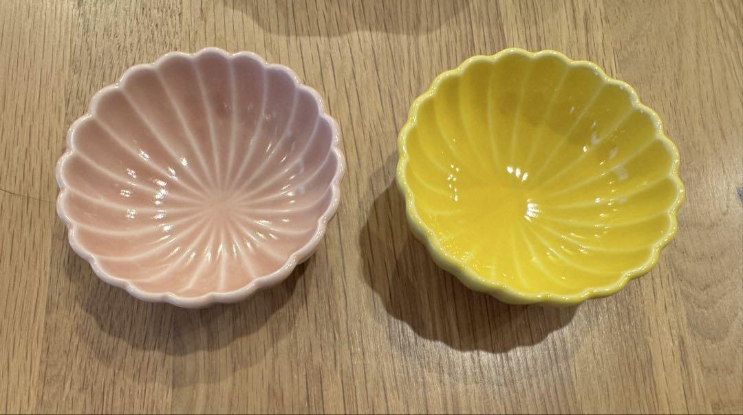 有名なブランド 花びら型陶器ボウル2個セット（ピンク・黄色） 食器