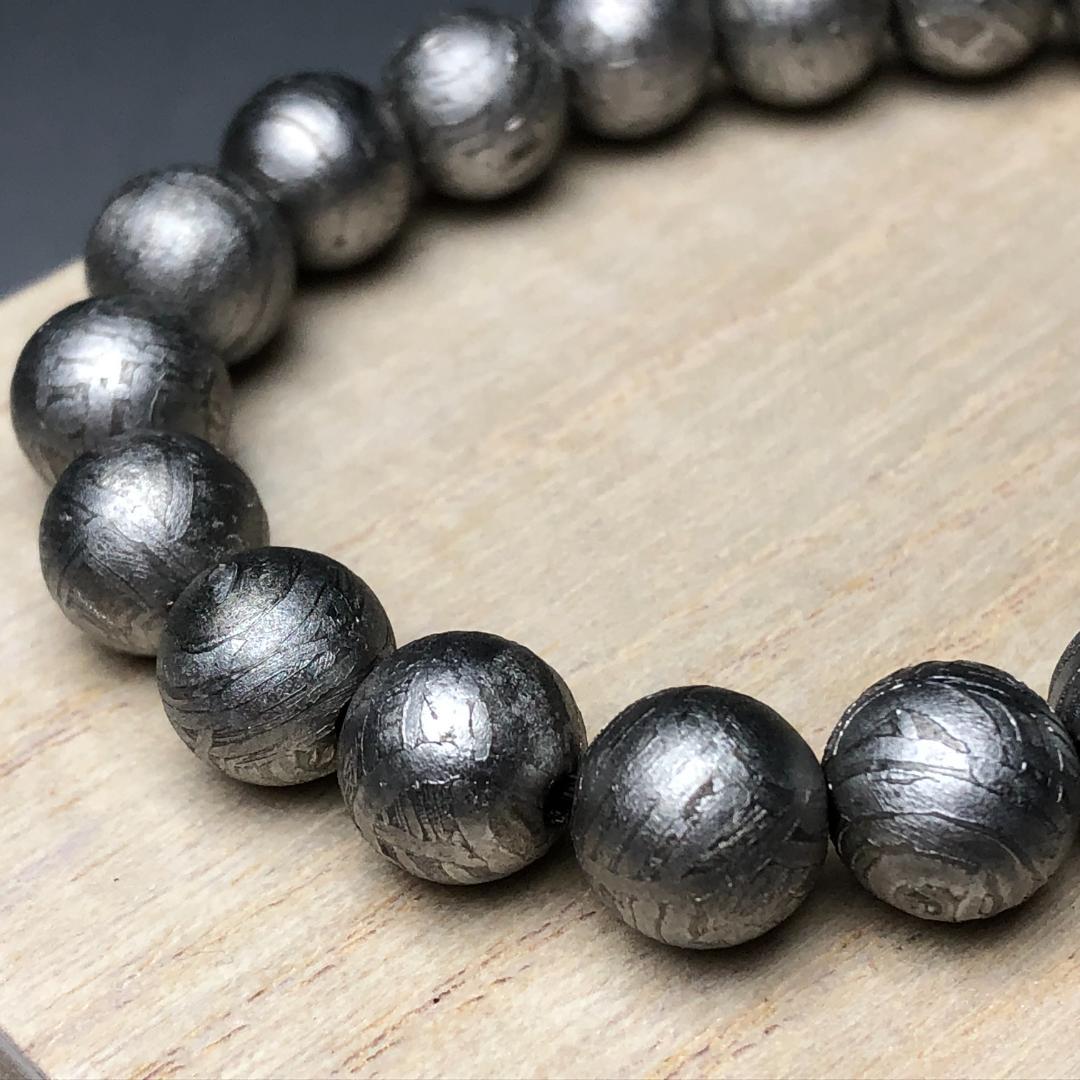 隕石 鉄隕石 アルタイ隕石 ブレスレット 玉直径10mm 重さ約77g 隕石 鉄隕石 アルタイ隕石 ブレスレット 玉直径10mm 重さ約77g