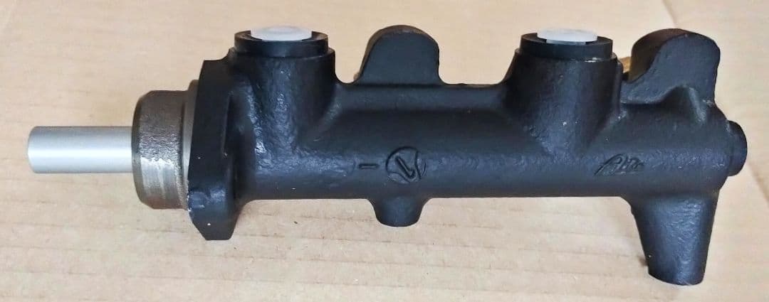 Porsche 930 turbo ブレーキマスターシリンダー Porsche 930 turbo ブレーキマスターシリンダー