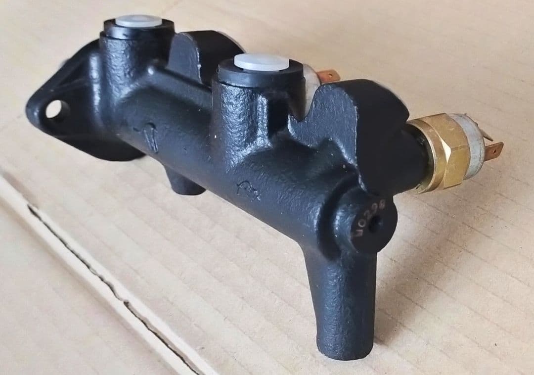 Porsche 930 turbo ブレーキマスターシリンダー Porsche 930 turbo ブレーキマスターシリンダー