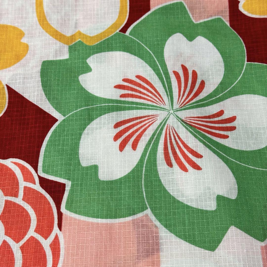 《綿紅梅　浴衣》あ、KIMONO 姫！矢羽に花柄の浴衣（新品）