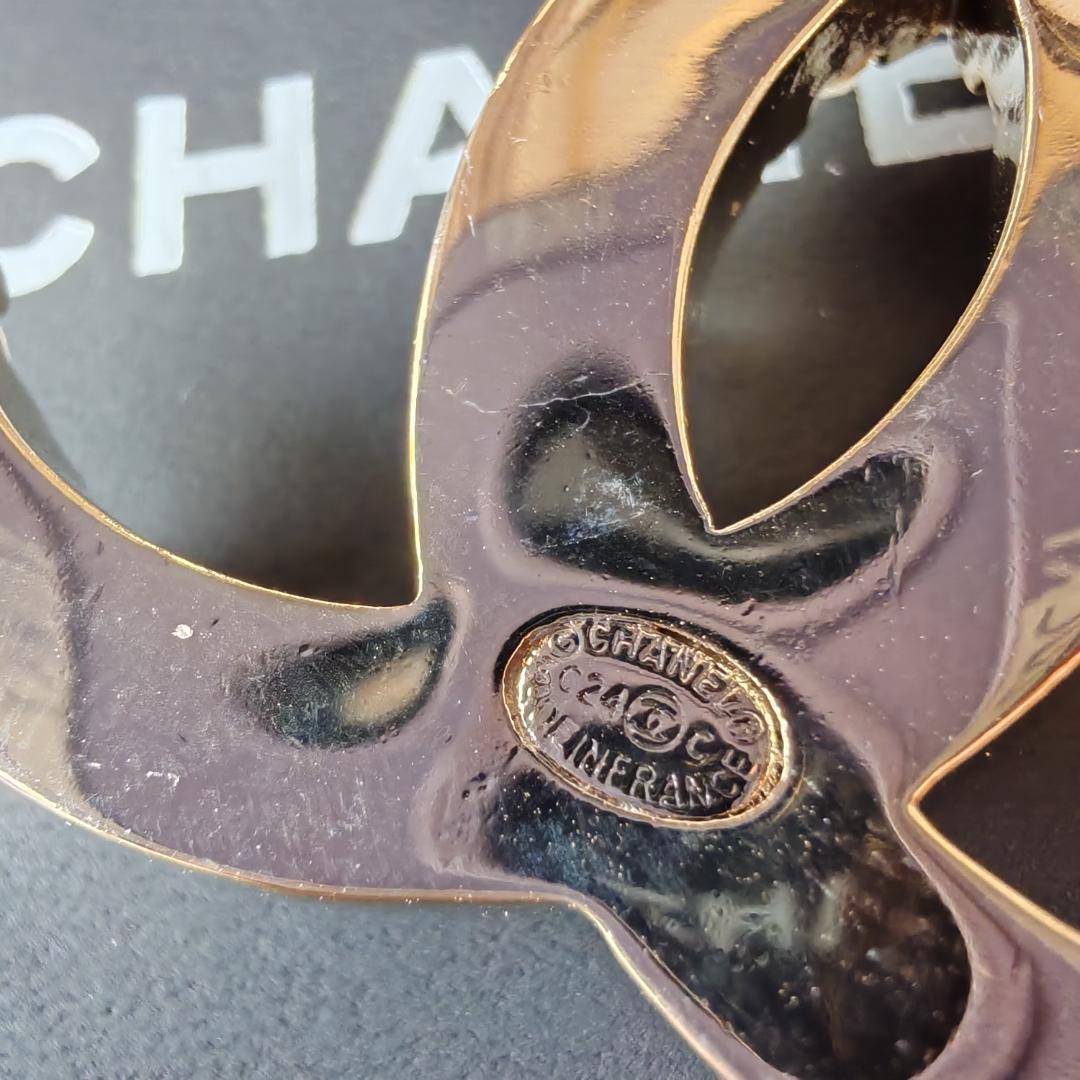 CHANEL CCロゴブローチ パール付き - メルカリ