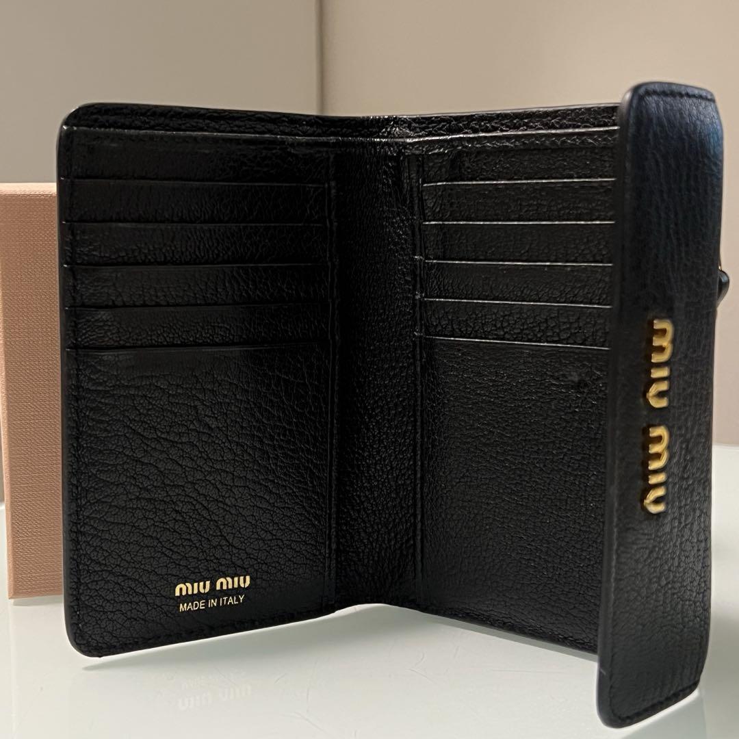 美品 MIUMIU 折り財布 小銭入れ付 黒 ブラック マドラス レザー