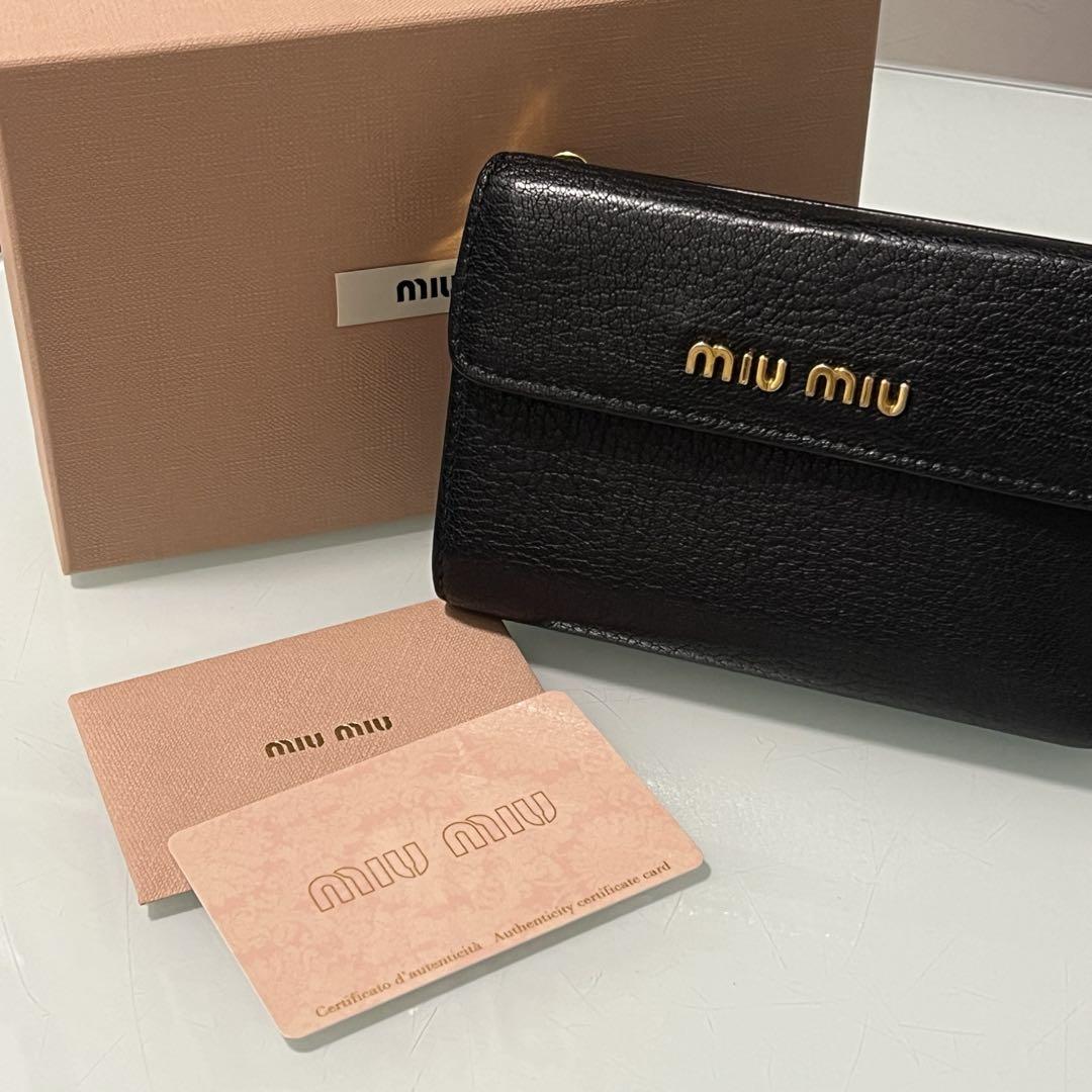 美品 MIUMIU 折り財布 小銭入れ付 黒 ブラック マドラス レザー