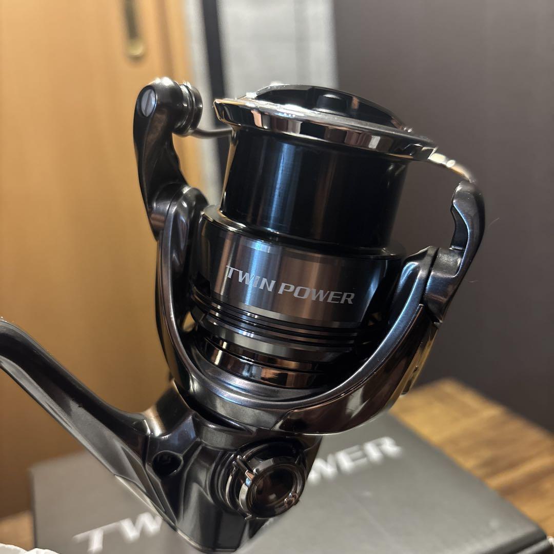 SHIMANO 24 TWIN POWER C3000 MHG 24ツインパワー シマノ 24 ツインパワー C3000 (2024年モデル) スピニングリール