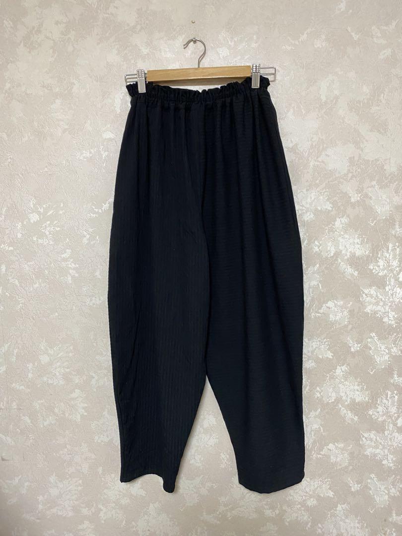 326.黒のバルーンパンツ、ゆったり　軽い　柔らかい　涼しい