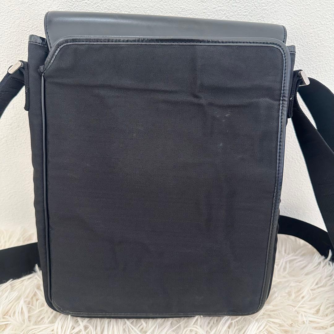 ダンヒル ショルダーバッグ キャンバス レザー dロゴ 黒 ストラップロゴ総柄 ダンヒル ショルダーバッグ キャンバス レザー dロゴ 黒 ストラップロゴ総柄